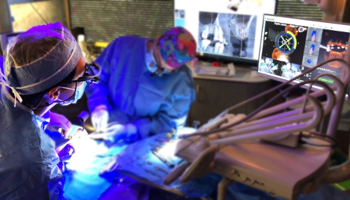 Dr. Yu performing a dynamuc 3D navigation surgery at Periodontal Surgical Arts.